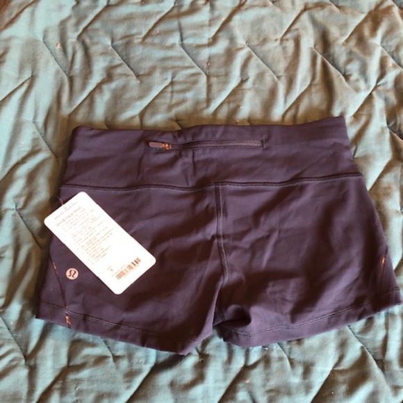 Lululemon Quick Pace Shorts NWT Size 8 - Picture 2 of 2